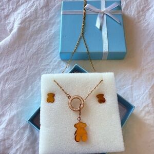 Set earrings and necklace